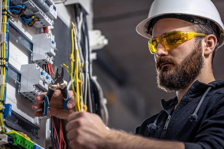 Call on us to carry out your electrical installation works.
